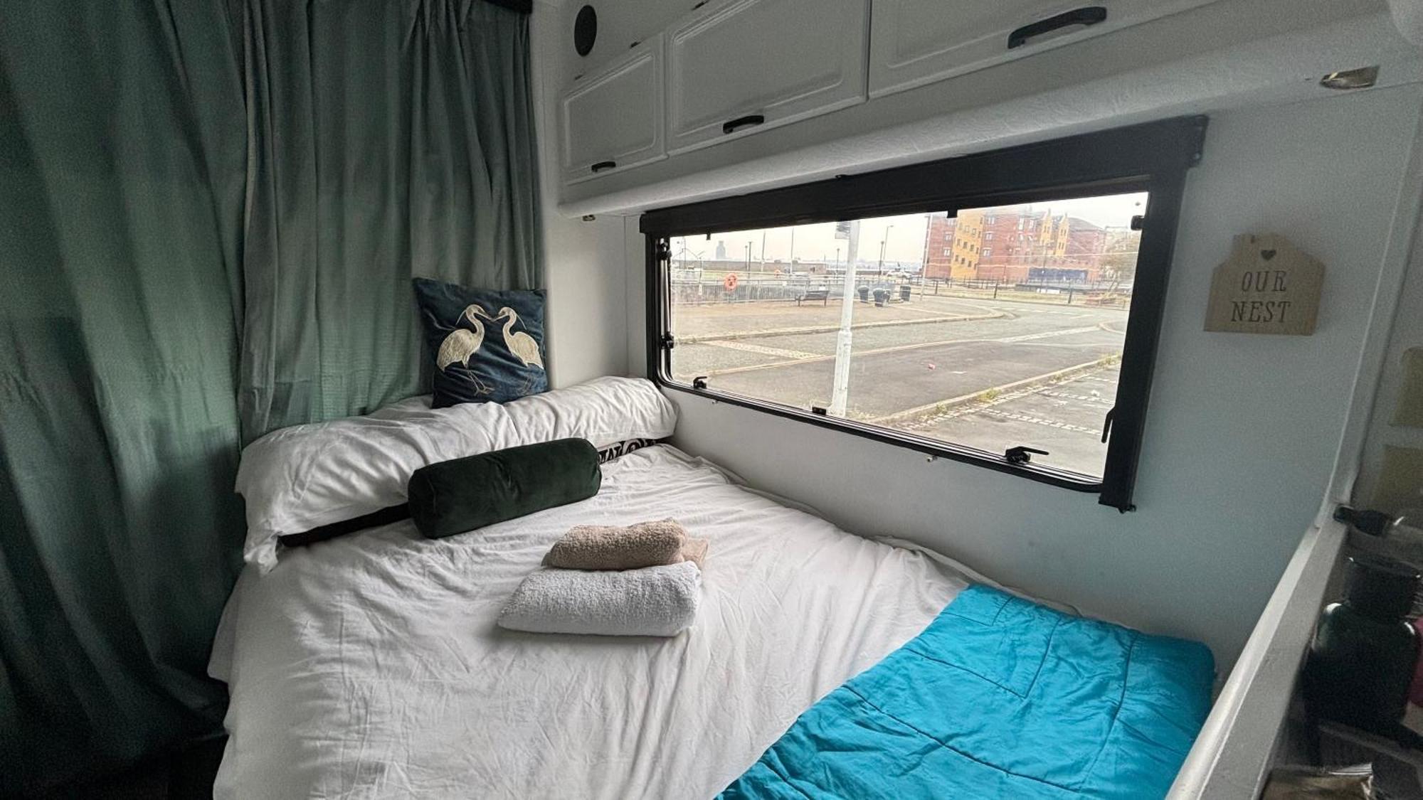 Hotel Cool Wheels On The Waterfront Liverpool Esterno foto