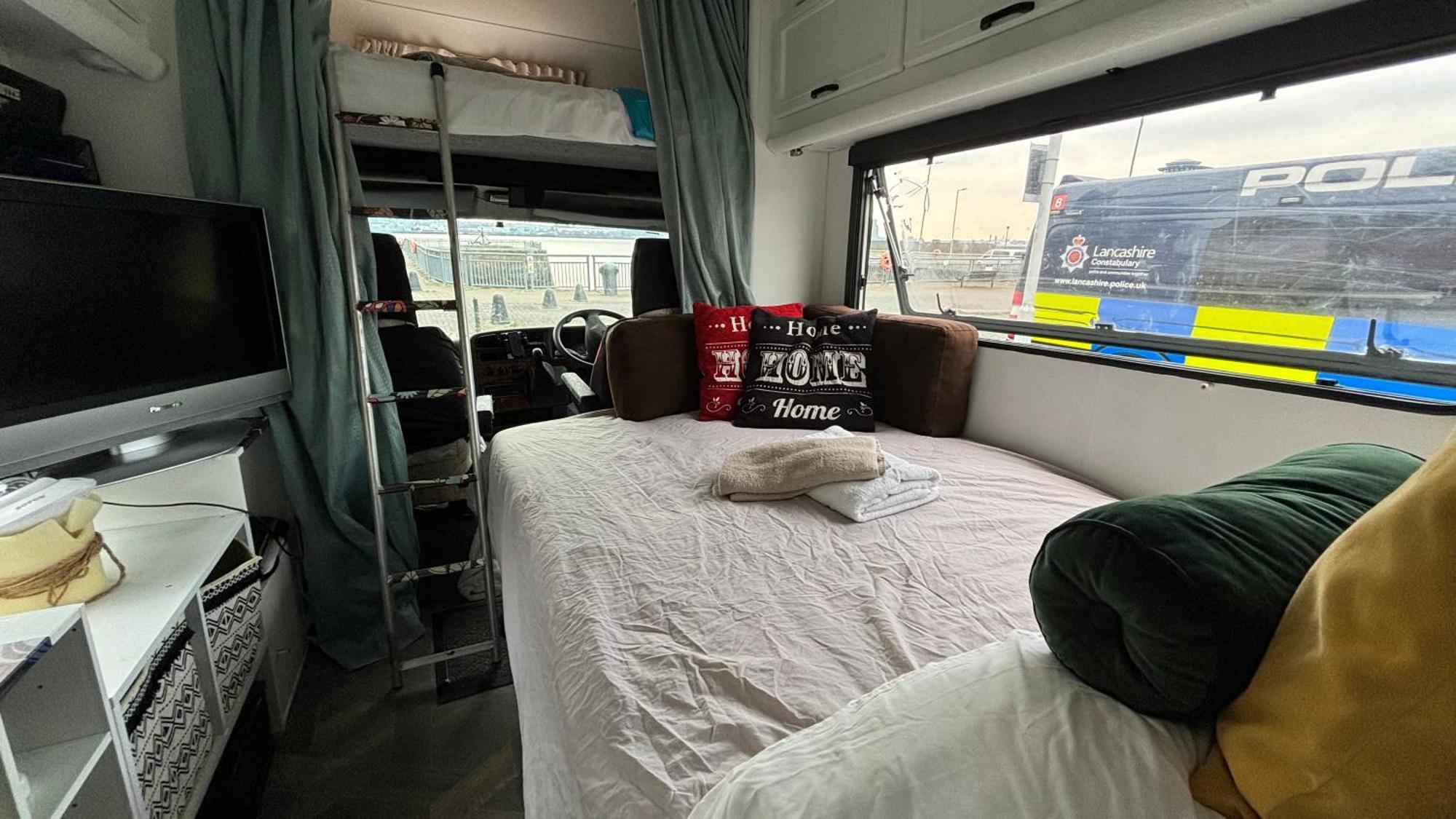 Hotel Cool Wheels On The Waterfront Liverpool Esterno foto